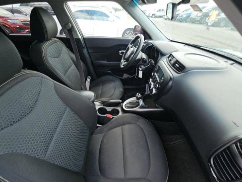 Used 2016 Kia Soul + FWD image 8