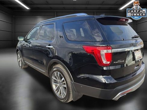 Used 2017 Ford Explorer Platinum image 3
