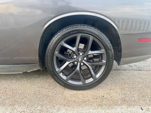 Used 2013 Dodge Challenger SXT RWD image 9