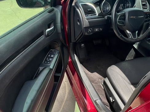 Used 2018 Chrysler 300 Touring RWD image 12