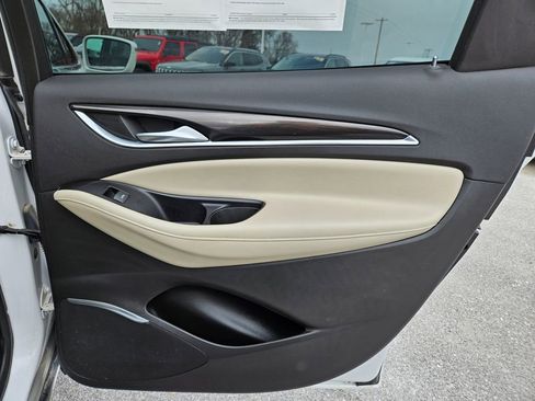 Used 2018 Buick Enclave Premium image 31