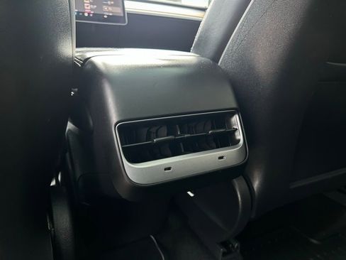 Used 2021 Tesla Model Y Long Range image 20