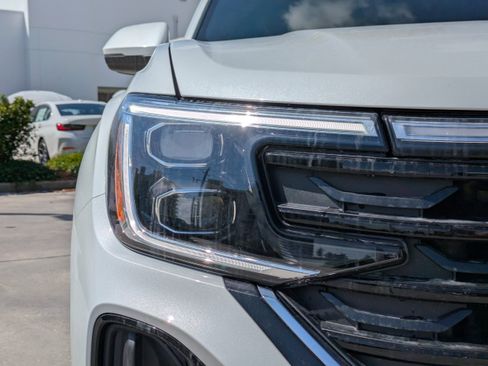 New 2026 Volkswagen Atlas Cross Sport SE FWD image 10
