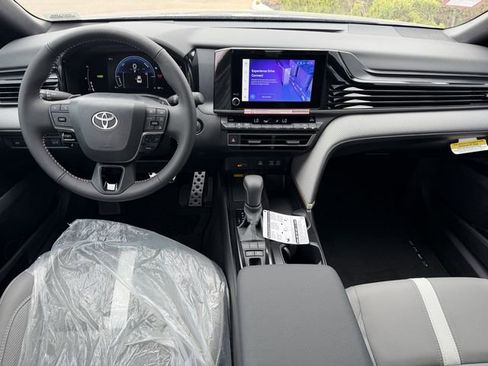 Used 2026 Toyota Camry SE image 8