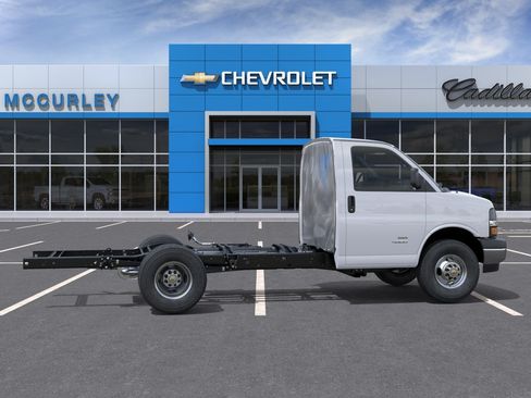 New 2025 Chevrolet Express 3500 w/ Power Convenience Package RWD image 5