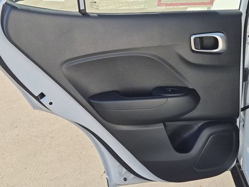 Used 2025 Hyundai Venue SEL FWD image 27