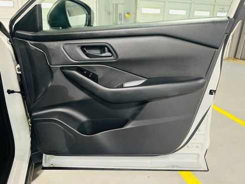 Used 2024 Nissan Rogue S FWD image 34