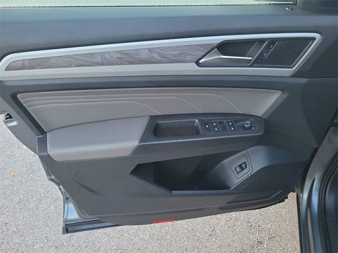 Used 2023 Volkswagen Atlas Cross Sport SE w/ Panoramic Sunroof Package image 16