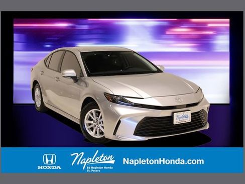 Used 2025 Toyota Camry LE w/ Convenience Package image 1