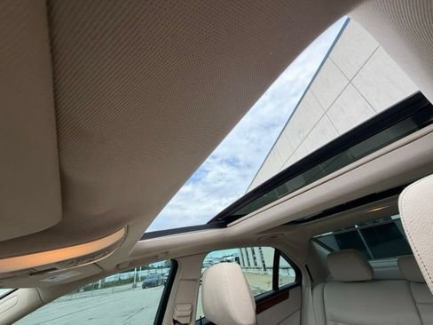 Used 2015 Mercedes-Benz E 400 Sedan image 25