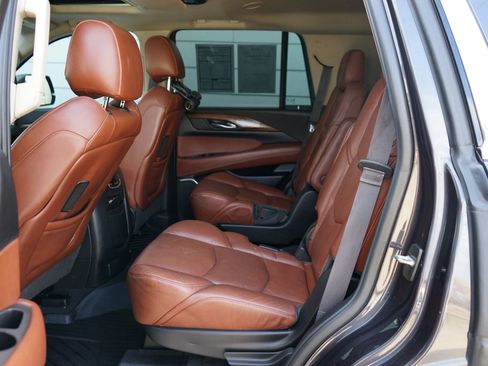 Used 2016 Cadillac Escalade Luxury image 33