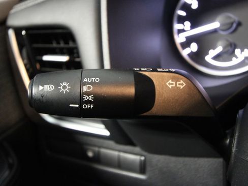 Used 2022 Nissan Rogue SV image 12