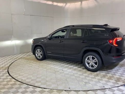 Used 2023 GMC Terrain SLE w/ Driver Convenience Package image 6