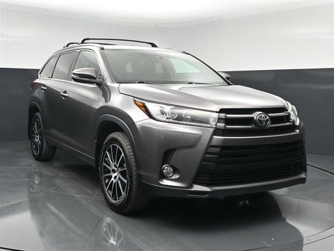 Used 2018 Toyota Highlander SE AWD/4WD image 1