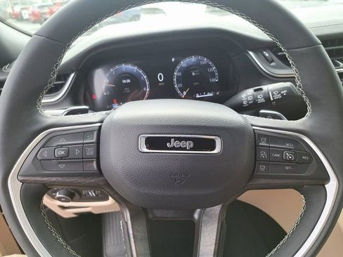 Used 2024 Jeep Grand Cherokee Limited w/ Luxury Tech Group II AWD/4WD image 15