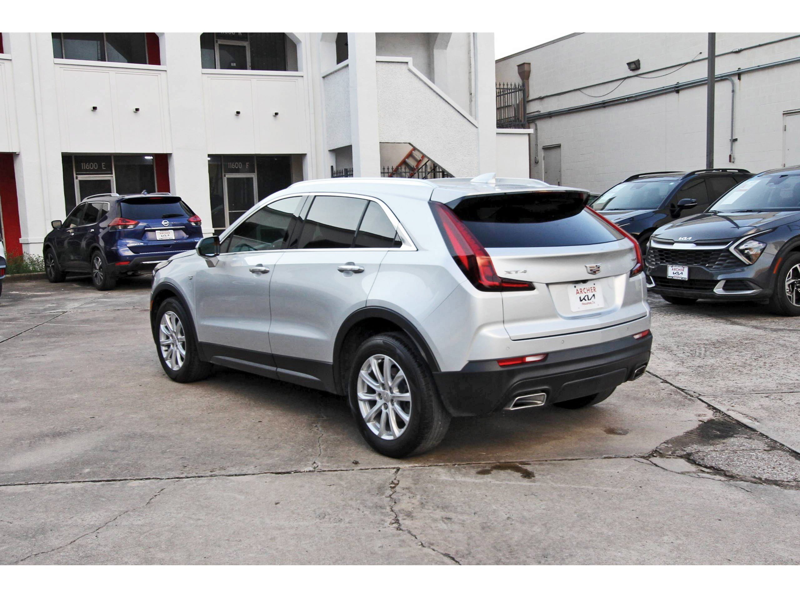 Used 2022 Cadillac XT4 Luxury w/ Cold Weather Package FWD image 5