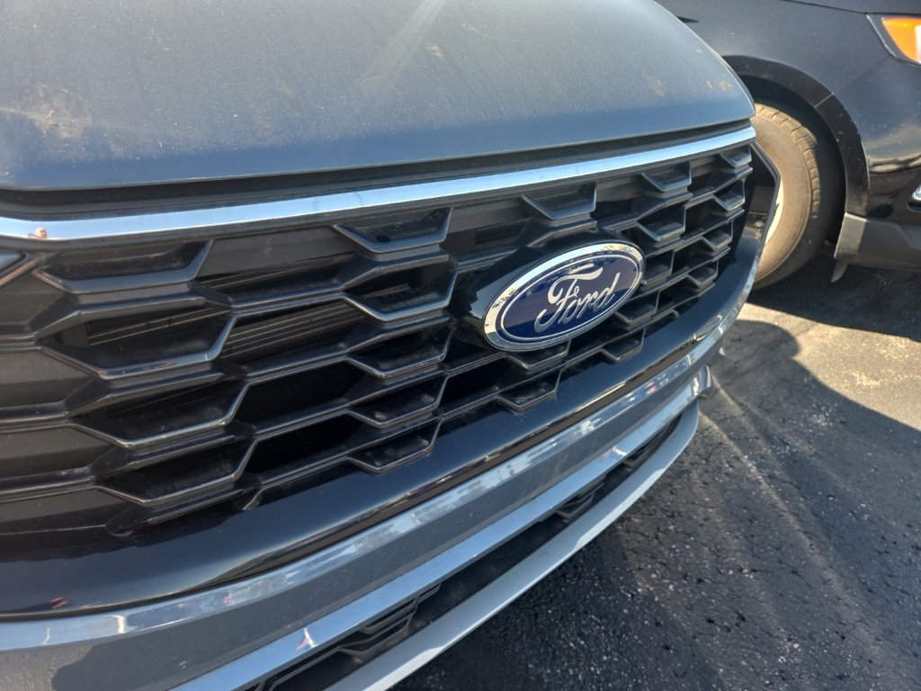 Used 2024 Ford Escape ST-Line w/ Tech Pack #1 AWD/4WD image 2
