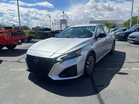Used 2024 Nissan Altima 2.5 SV FWD image 4