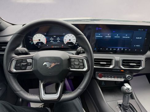 Used 2025 Ford Mustang Premium image 10