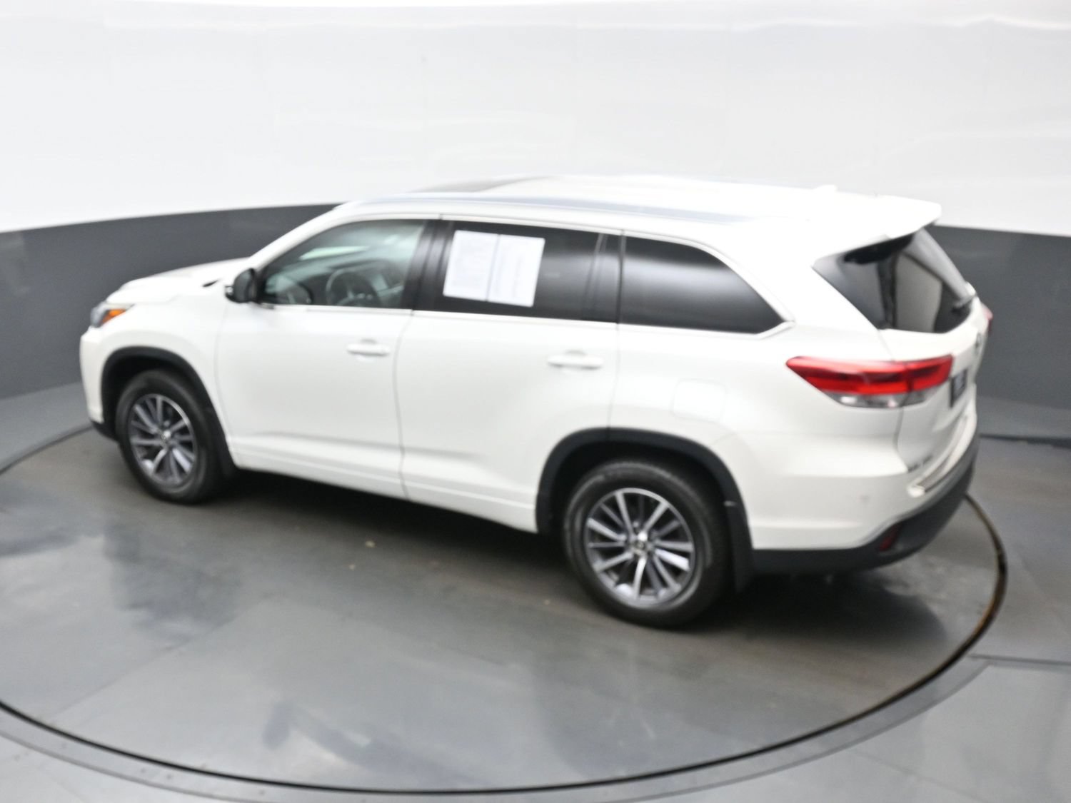 Used 2017 Toyota Highlander XLE AWD/4WD image 38