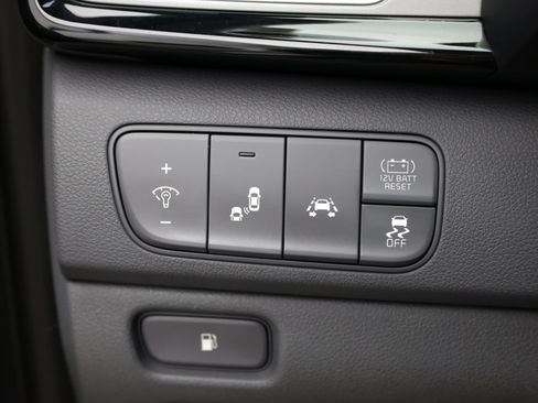 Used 2018 Kia Niro EX w/ EX Premium Package FWD image 18
