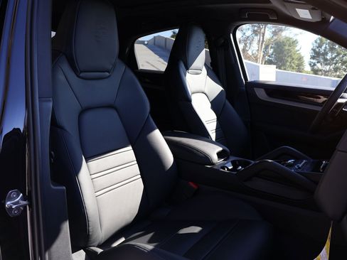 New 2026 Porsche Cayenne Coupe image 25
