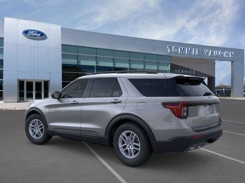 Used 2026 Ford Explorer Active w/ Active Comfort Package RWD image 4