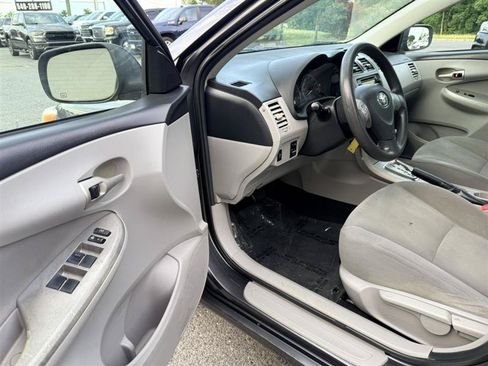 Used 2013 Toyota Corolla LE FWD image 17