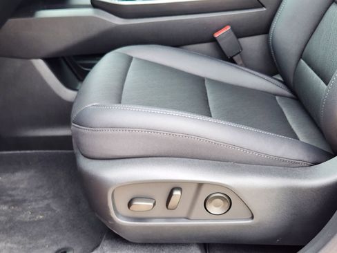 New 2026 Chevrolet Equinox LT w/ Convenience Package II FWD image 21