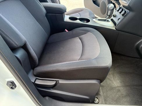 Used 2011 Nissan Rogue SV FWD image 19