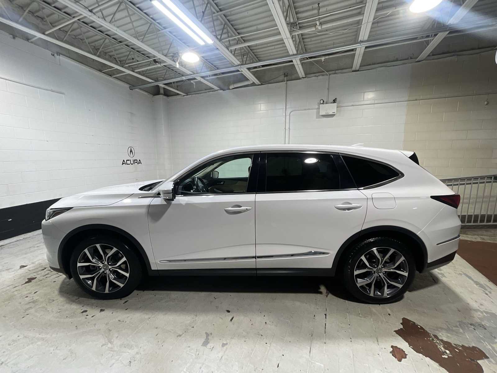 Certified 2024 Acura MDX w/ Technology Package AWD/4WD image 3
