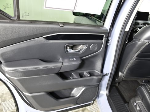 Certified 2025 Honda Pilot Touring image 47