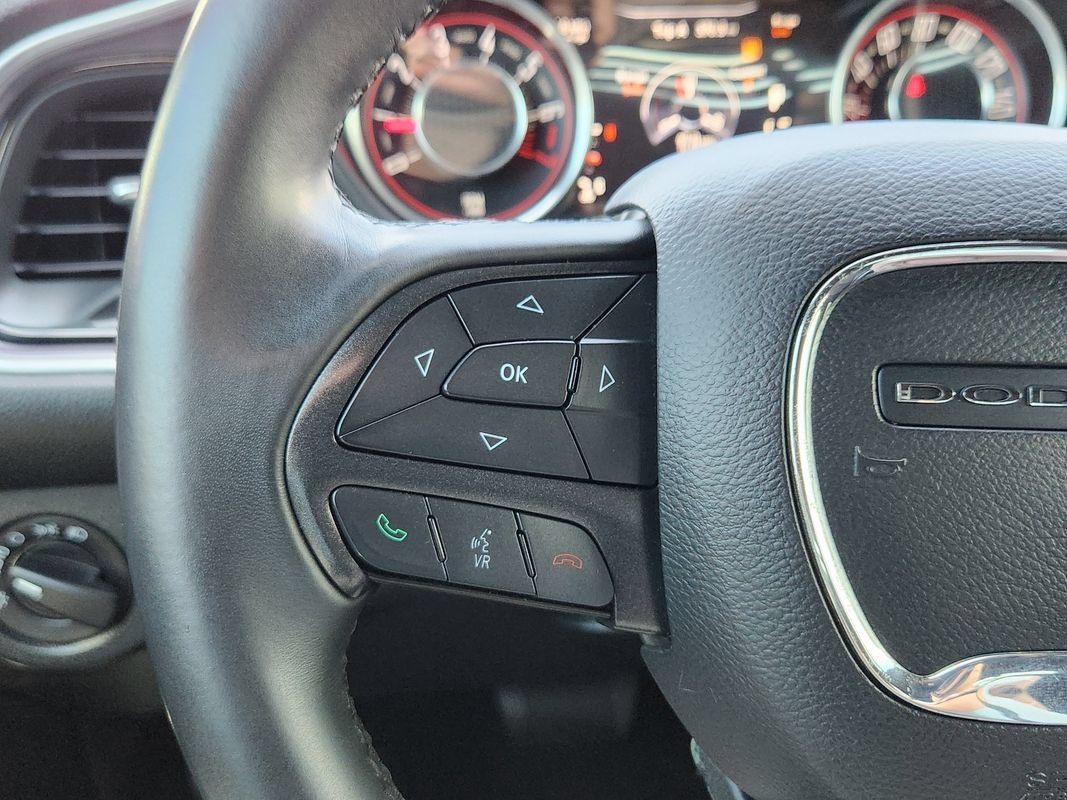 Used 2015 Dodge Challenger SXT w/ Driver Convenience Group RWD image 31