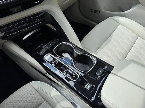 Used 2023 Buick Envision Avenir AWD/4WD image 19