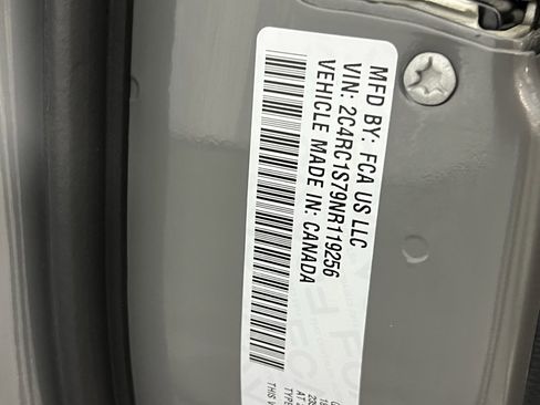 Used 2022 Chrysler Pacifica Limited w/ Uconnect Theater Family Group image 37