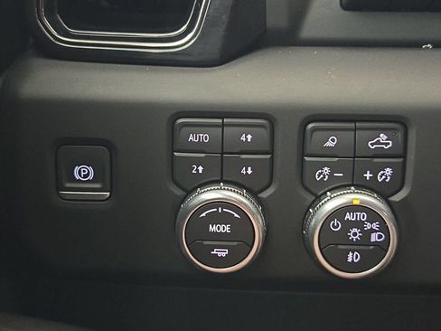 Used 2023 GMC Sierra 1500 AT4 w/ AT4 Premium Package AWD/4WD image 24