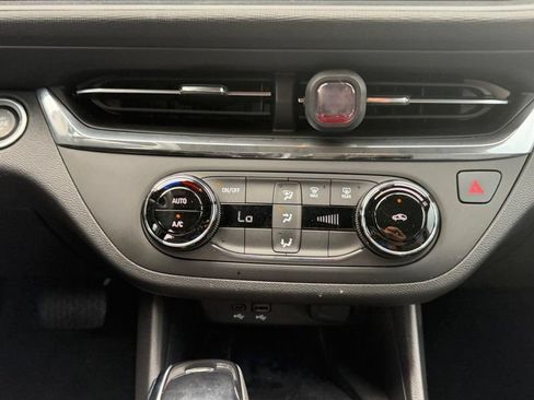 Used 2025 Buick Envista Preferred w/ Convenience II Package FWD image 14
