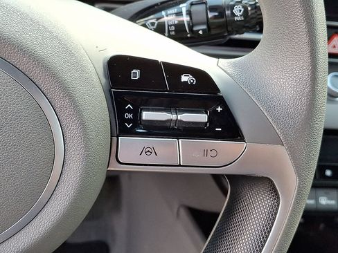 Used 2024 Hyundai Elantra SEL FWD image 24