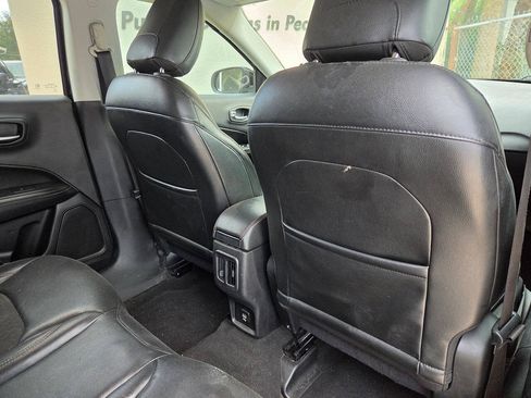 Used 2018 Jeep Compass Latitude FWD image 12
