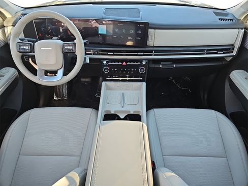 Certified 2025 Hyundai Santa Fe SEL image 9