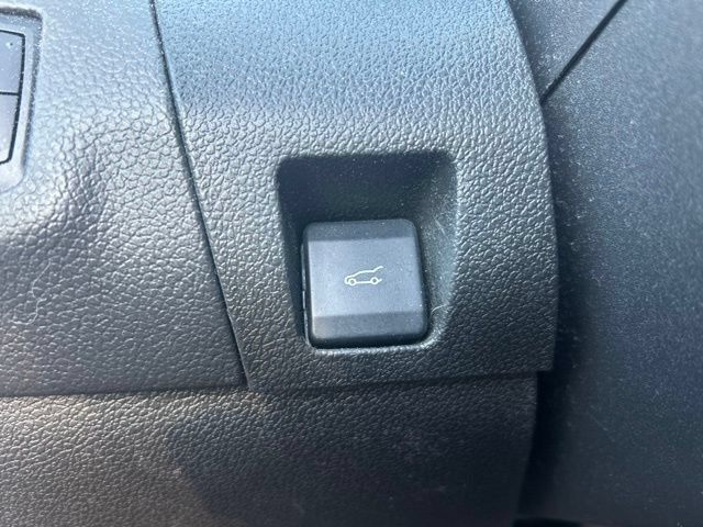 Used 2013 Ford Edge SEL w/ Driver Entry Pkg AWD/4WD image 17