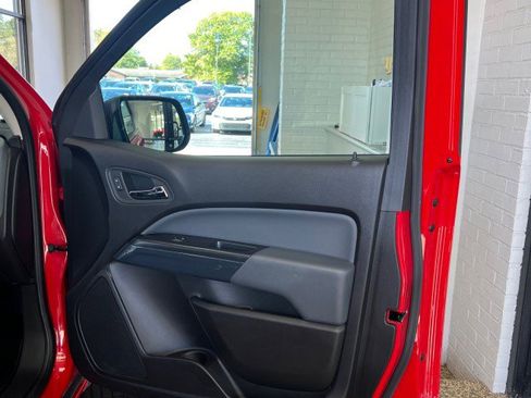 Used 2018 Chevrolet Colorado Z71 image 13