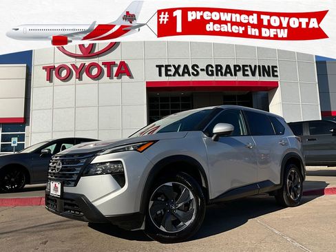 Used 2025 Nissan Rogue SV image 1