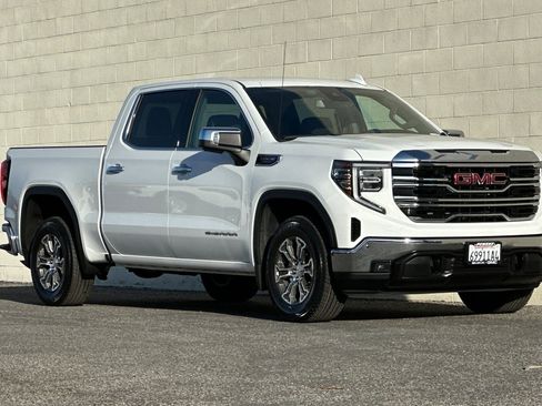 Certified 2025 GMC Sierra 1500 SLT image 2