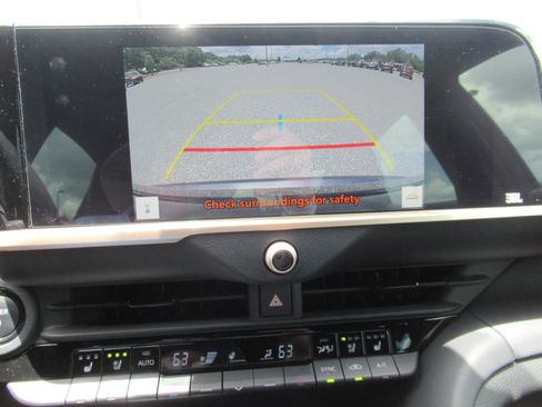 Used 2023 Toyota Crown AWD/4WD image 29