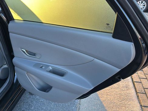 Used 2023 Hyundai Elantra SEL w/ Convenience Package image 13