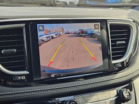 New 2026 Chrysler Pacifica Select image 29