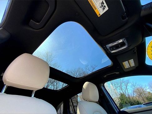 Used 2025 Mercedes-Benz GLA 250 4MATIC image 11