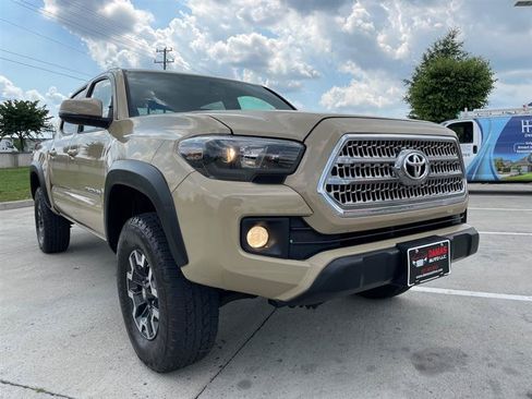 Used 2017 Toyota Tacoma TRD Off-Road w/ Tow Package (A/T) AWD/4WD image 63