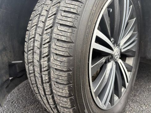 Used 2018 Volkswagen Tiguan SEL w/ 3rd Row Seat Package image 12